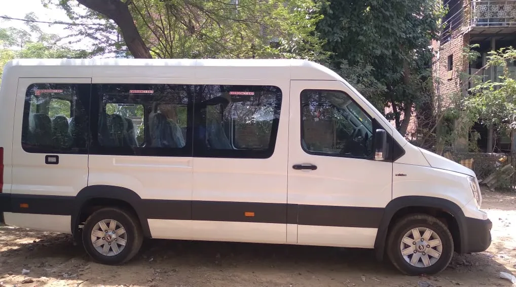 Amenities in 13 Seater Urbania