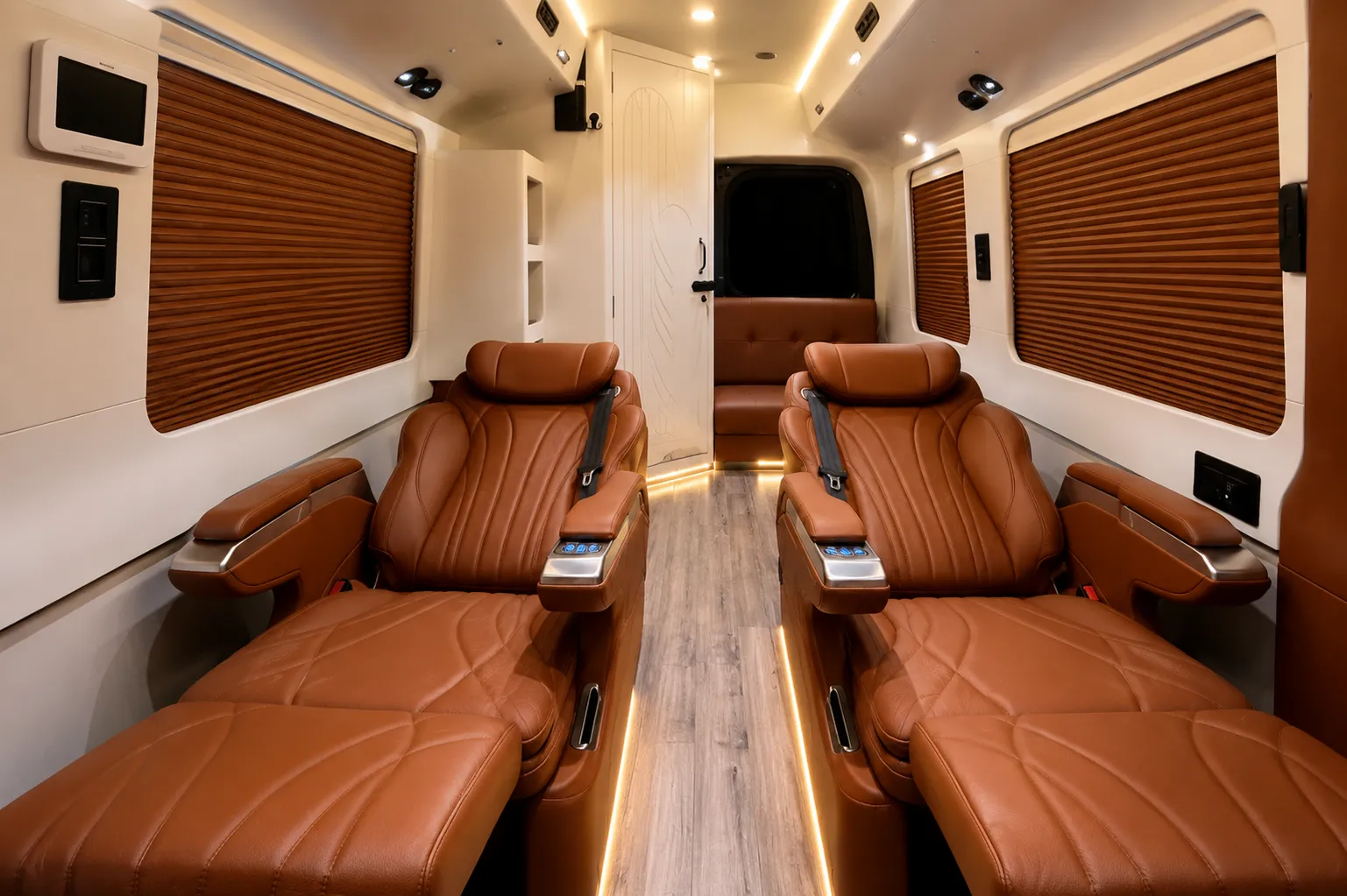 9 Seater Maharaja Urbania Hire